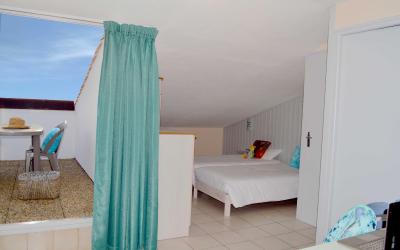 Chambre Quadruple (2 Adultes + 2 Enfants) Chambre Quadruple (2 Adultes + 2 Enfants)