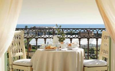 Camera Matrimoniale Deluxe con Balcone e Vista Mare