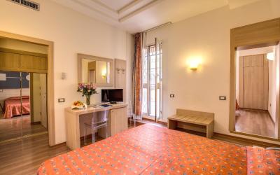Camera Matrimoniale/Doppia con Letti Singoli con Doccia