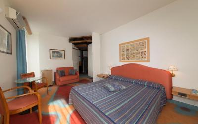 Camera Superior Matrimoniale/Doppia con Letti Singoli con Vista Lago