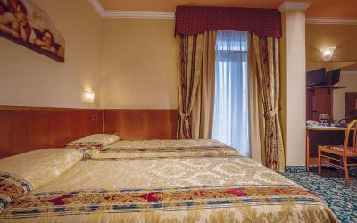 Camera Matrimoniale/Doppia con Letti Singoli con Balcone 