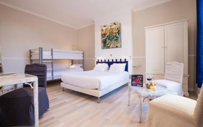 Chambre Familiale (2 Adultes + 2 Enfants) Chambre Familiale (2 Adultes + 2 Enfants)