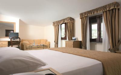 Camera Tripla Standard