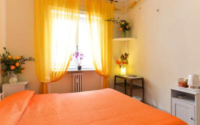 Piccola Camera Matrimoniale/Doppia con Letti Singoli