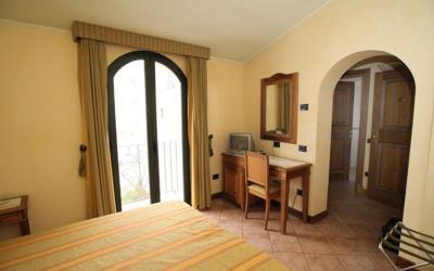 Camera Matrimoniale con Vista Montagna