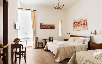 Camera Tripla Superior