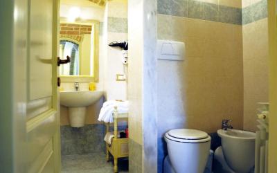 Appartamento Fronte Lago con 1 Camera da Letto e Patio