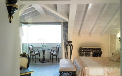 Camera Matrimoniale/Doppia con Letti Singoli con Vista Lago.