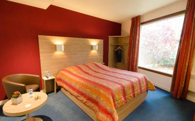 Chambre Lit Queen-Size pour Personnes u00e0 Mobilitu00e9 Ru00e9duite - Non-Fumeurs Chambre Lit Queen-Size pour Personnes u00e0 Mobilitu00e9 Ru00e9duite - Non-Fumeurs