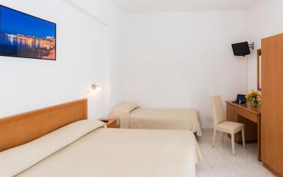 Camera Familiare (2 Adulti + 2 Bambini)