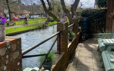 RiverGem - Riverside Coach House