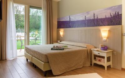 Camera Matrimoniale con Vista Piscina