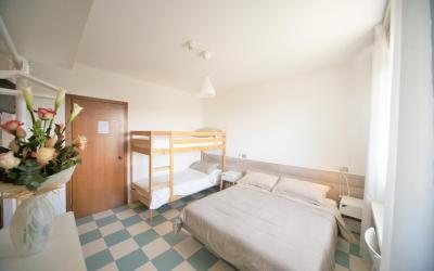 Camera Quadrupla Standard 