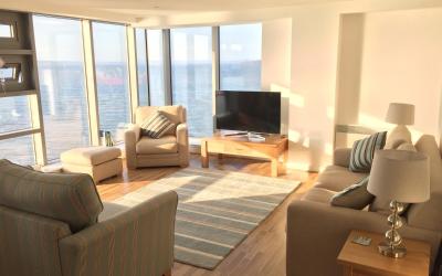 Luxury Apartment with Sea View and Balcony