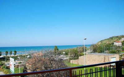 Camera Tripla Deluxe con Vista Mare