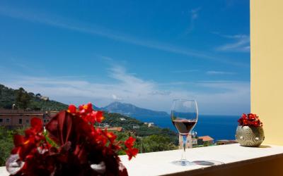Camera Matrimoniale con Balcone e Vista Mare