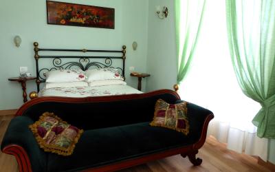 Camera Matrimoniale Deluxe con Bagno Privato (2 Adulti + 1 Bambino)