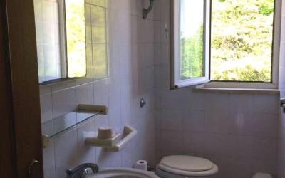 Camera Matrimoniale con Bagno in Comune 