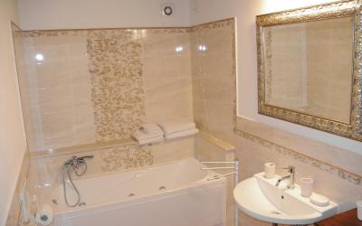 Ampia Camera Matrimoniale/Doppia con Letti Singoli