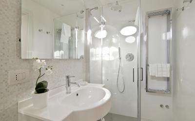 Camera Tripla Classic