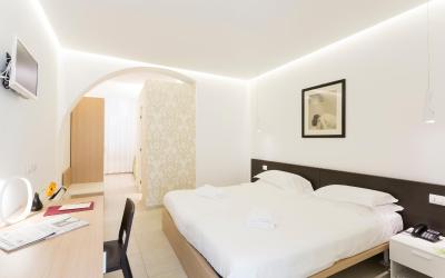 Camera Tripla Classic