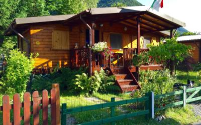 Chalet con 2 Camere da Letto e Aria Condizionata 