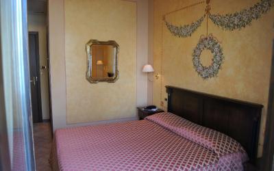 Camera Tripla Standard