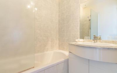 Chambre Familiale (4 Personnes) Chambre Familiale (4 Personnes)