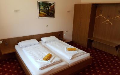 Doppelzimmer mit Gartenblick