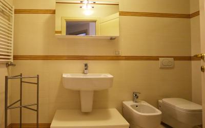 Appartamento con 2 Camere da Letto e Balcone