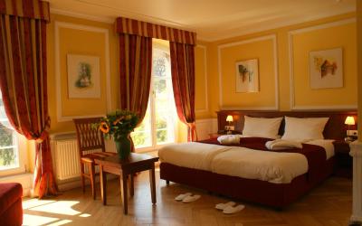 Chambre Double Classique Le Chu00e2teau  Chambre Double Classique Le Chu00e2teau