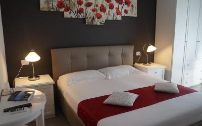 Camera Tripla Deluxe 