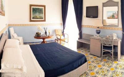 Camera Tripla Superior