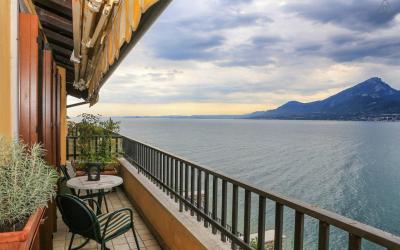 Appartamento con 2 Camere da Letto e Vista Lago