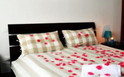 Camera Matrimoniale con Bagno in Comune 