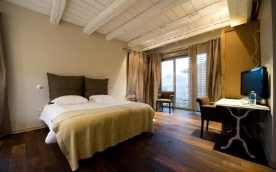 Chambre Double Supu00e9rieure avec Baignoire - Non Accessible par Ascenseur Chambre Double Supu00e9rieure avec Baignoire - Non Accessible par Ascenseur