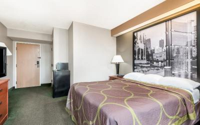 Queen Room - Mobility Access/Non-Smoking