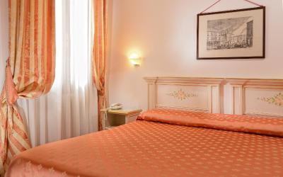 Camera Classic Matrimoniale/Doppia con Letti Singoli 