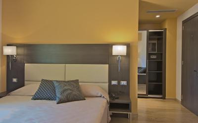 Camera Tripla Superior