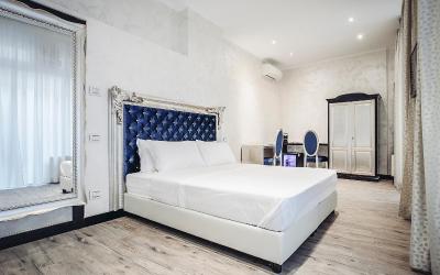 Camera Tripla Deluxe 