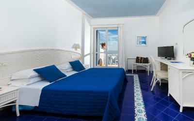 Camera Matrimoniale/Doppia con Letti Singoli con Balcone e Vista Mare