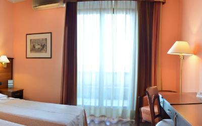 Camera Tripla Superior