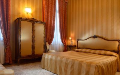 Camera Tripla Superior