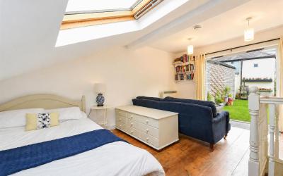 Garden room, central Winchester