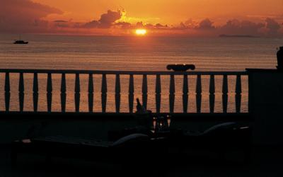 Camera Matrimoniale con Vista Mare Parziale