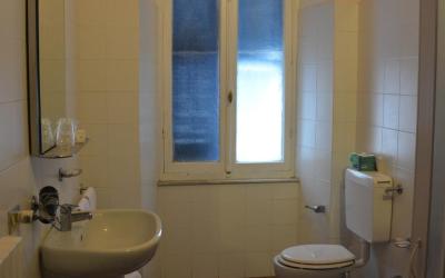 Camera Singola con Bagno Privato Camera Singola con Bagno Privato