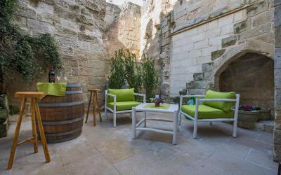 Camera Matrimoniale con Vista Giardino