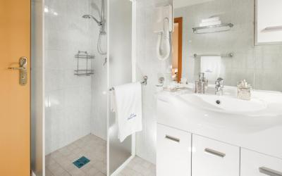 Camera Tripla Standard