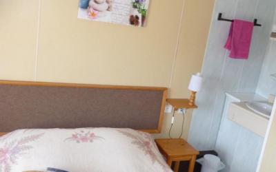 Chambre Double Standard avec Salle de Bains et Toilettes Communes Chambre Double Standard avec Salle de Bains et Toilettes Communes