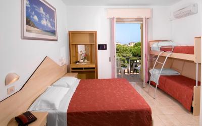 Ampia Camera Quadrupla con Balcone